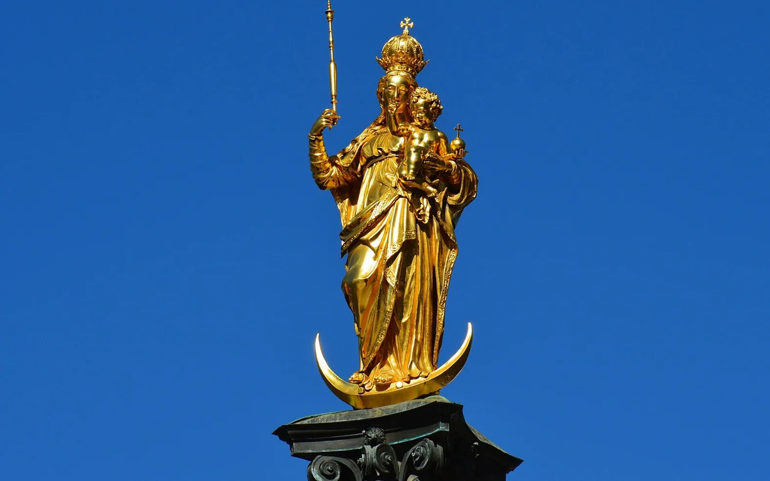 Munich, marienplatz and marienfigur